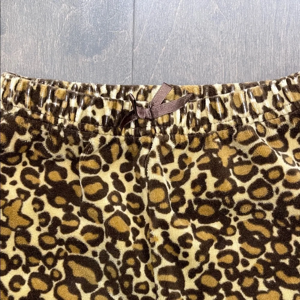 Leopard Print 5T but fits mostly 2t/3t Girl Matching Set